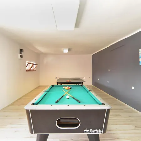 1737 Villa *