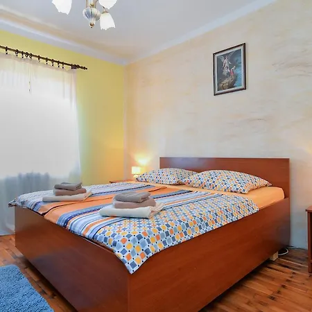1737 Villa Cabrunici