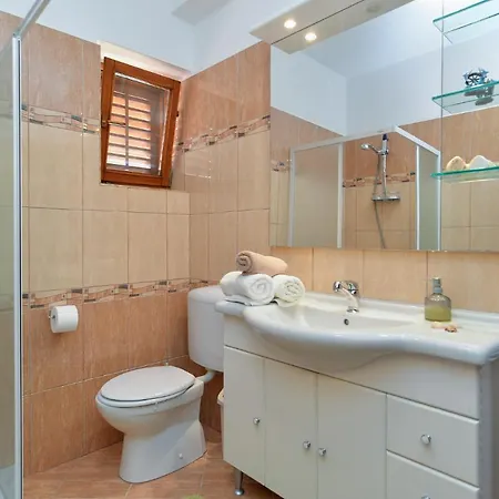 1737 Villa Cabrunici